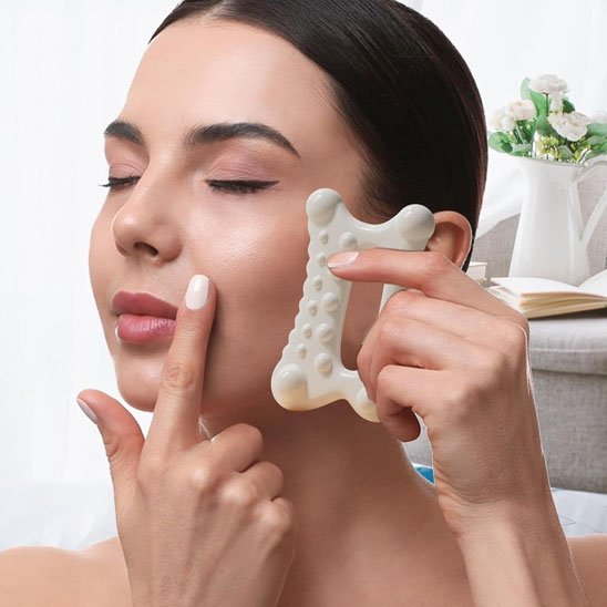 gua-sha-blanc-therapie-massage