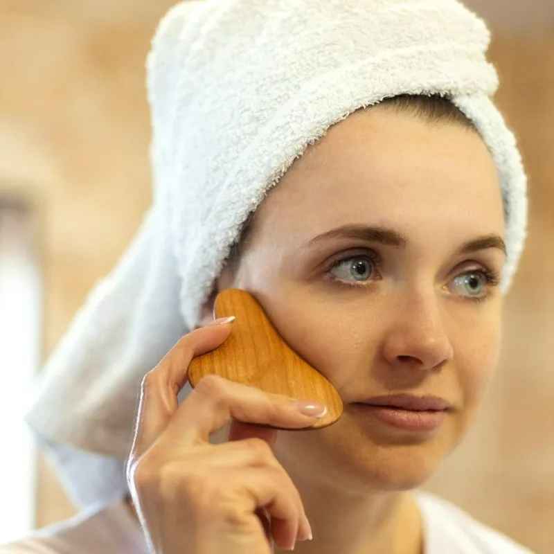 Comment utiliser un gua sha visage : guide complet pour débutantes