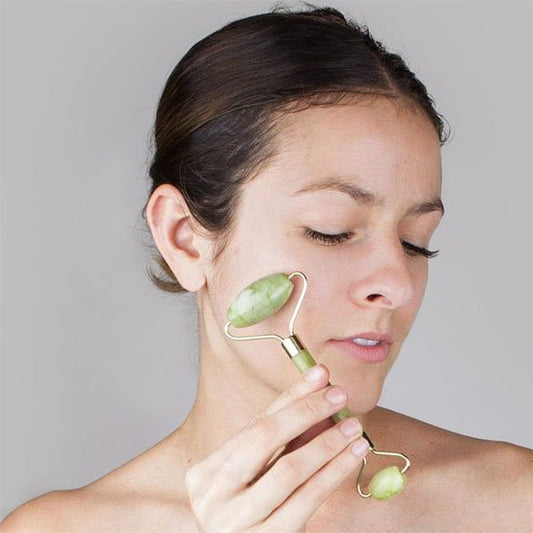 Massage Tanaka vs Gua Sha : quelle technique choisir pour votre visage ?