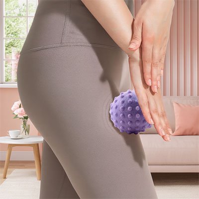 balle-de-massage-violet-detente-jambe